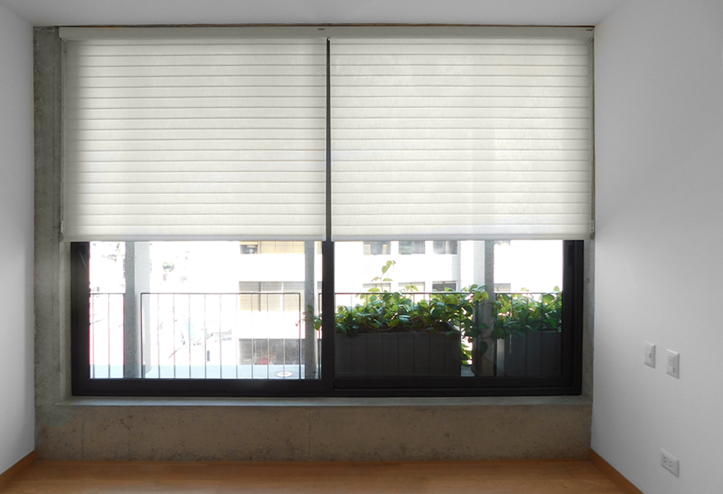 cortinas Hunter Douglas Silhouette en sala moderna detalle de tela de cortinas Hunter Douglas Silhouette cortinas Hunter Douglas Silhouette con sistema PowerView Automation
