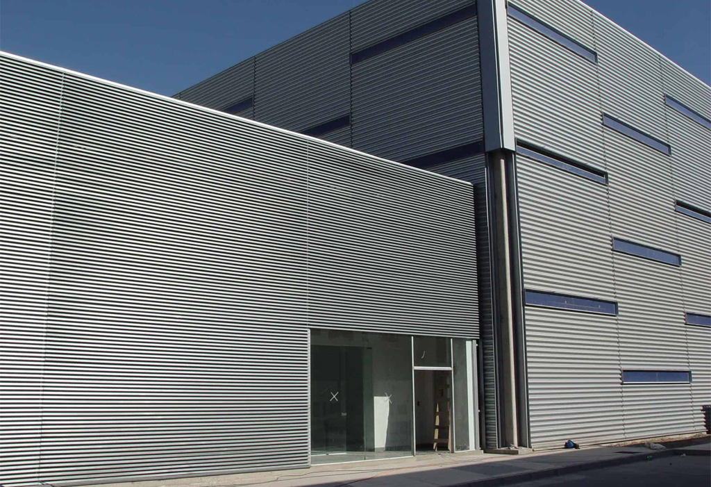 Edificio con Fachada de Celosía C40 Hunter Douglas